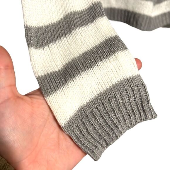 Striped Sweater Junior's Medium SO Gray & White Knit Round Neck Pullover - Picture 4 of 10